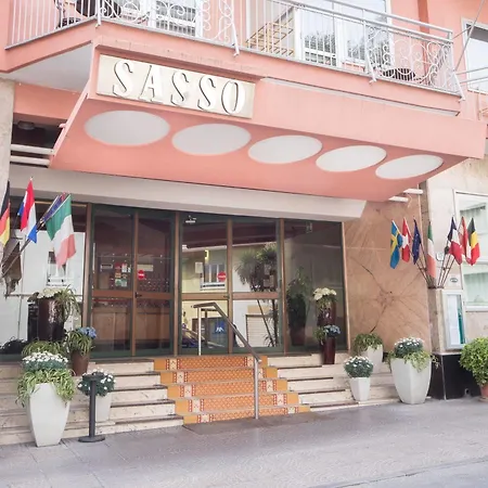 & Sasso 3*
